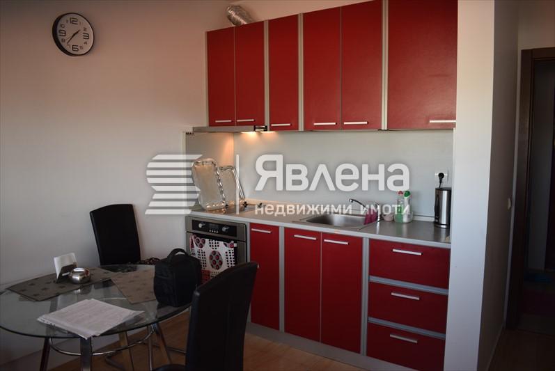 кухня с трапезария