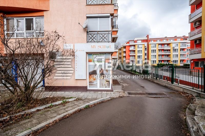 Витрина, вход от улицата