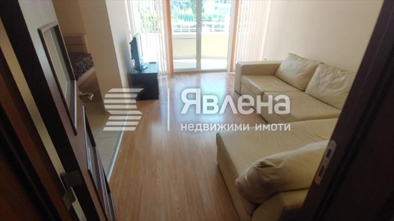 хол