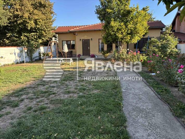 Къща с фасада