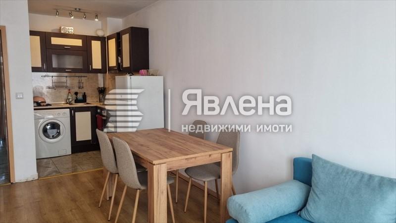 дневна с кухненски бокс