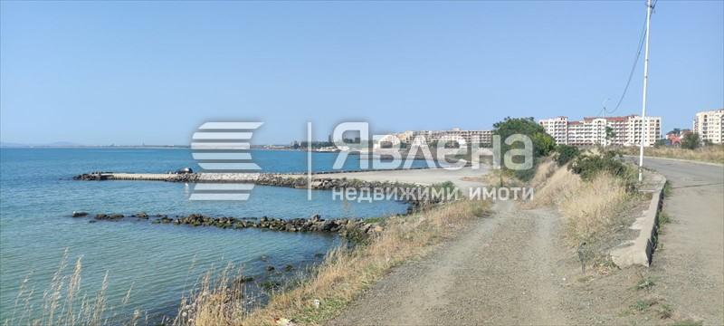 продавам УПИ