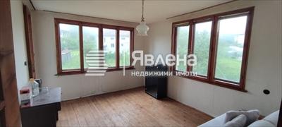 продавам етаж от къща