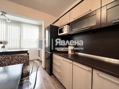 Дневна с кухня