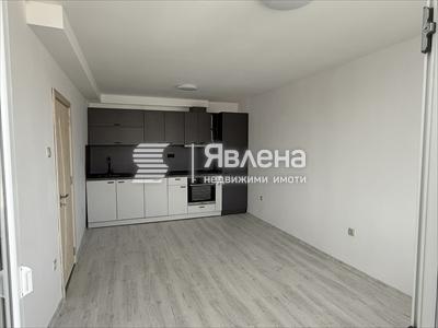 дневна с кухненска част