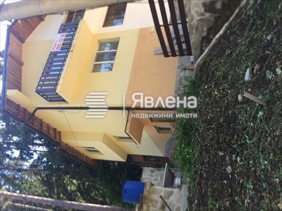 Изглед от улицата