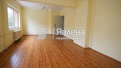 хол и спалня