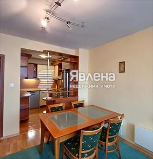 Кухня с трапезария