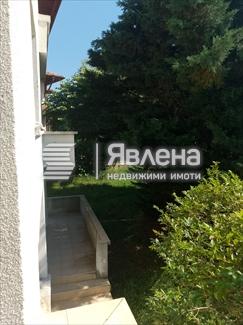 двор