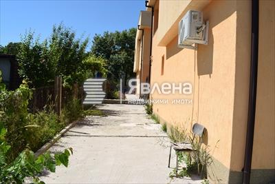 паркоместа за три коли