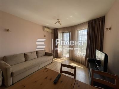 хол с трапезария